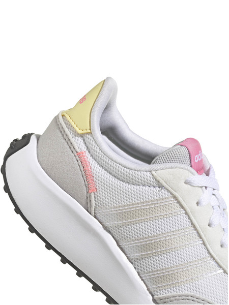 Gallery 1657726843016 gw1547 9 footwear photography detail view 2 white